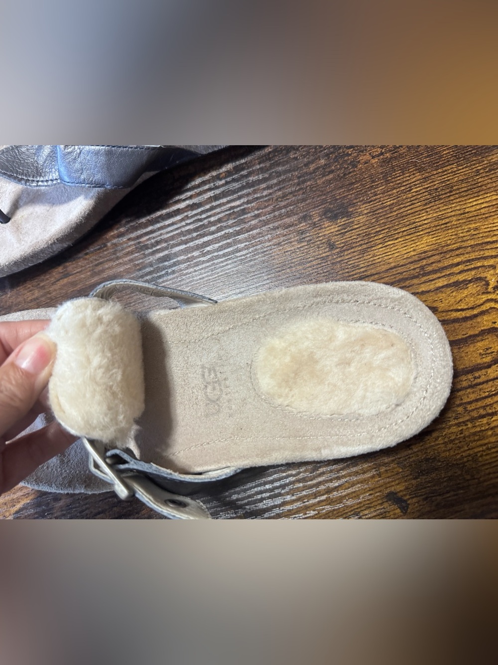 UGG Australia Metallic Gunmetal Leather & Sheepskin Thong Sandals Size 8 - Picture 9 of 11